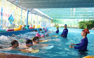 6 lý do phụ huynh nên cho con học bơi sớm